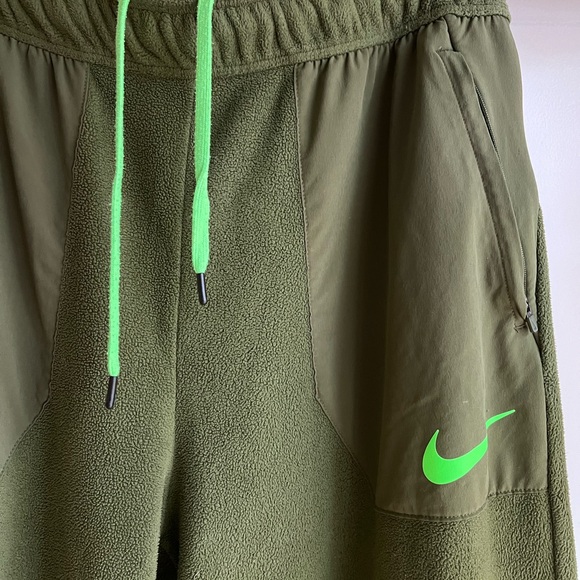 Nike Therma-fit hoodie with pants - Picture 6 of 7